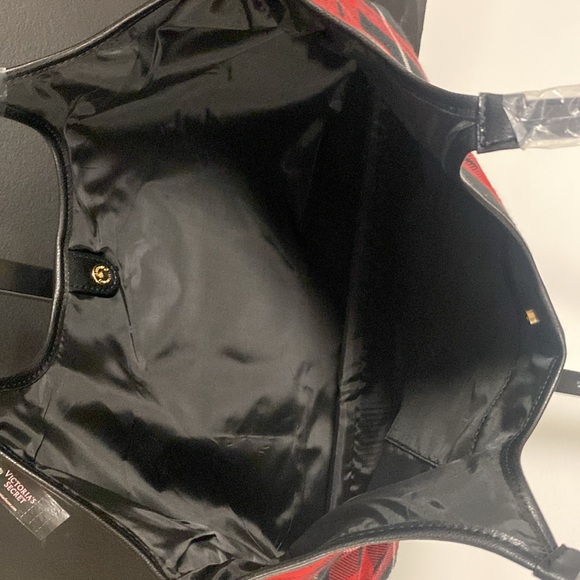 Victoria’s Secrets red plaid tote bag/purse nwt - Picture 8 of 9